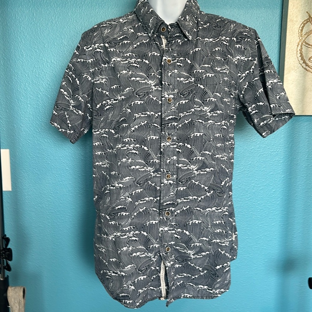 VSTR Premium ocean waves bottom up shirt
